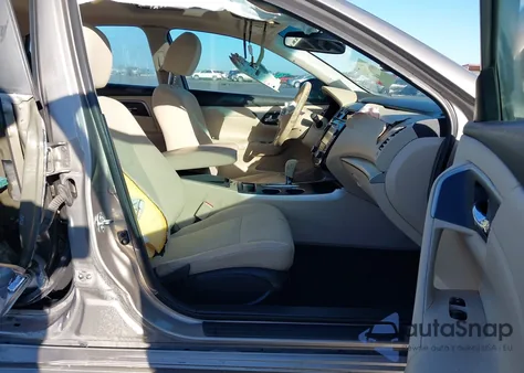 2015 Nissan Altima 2.5 Sv из США, поврежденный, VIN 1N4AL3AP2FC461447